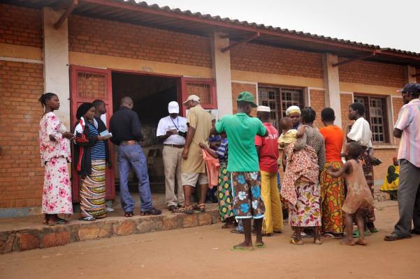 Burundian authorities crack down on press ahead of elections