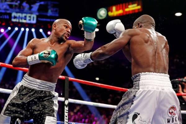 Floyd Mayweather Jr. beats Berto by decision, improves to 49-0