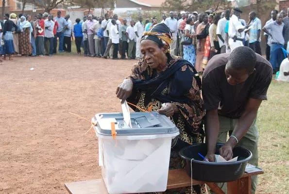 Uganda blocks social media and mobile phone services during voting